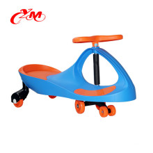 En gros mignon Enfants Swing Voiture twist voiture / plastique bébé balançoire voiture pour bébé jouer / haute qualité balançoire voiture pour bébé monter sur